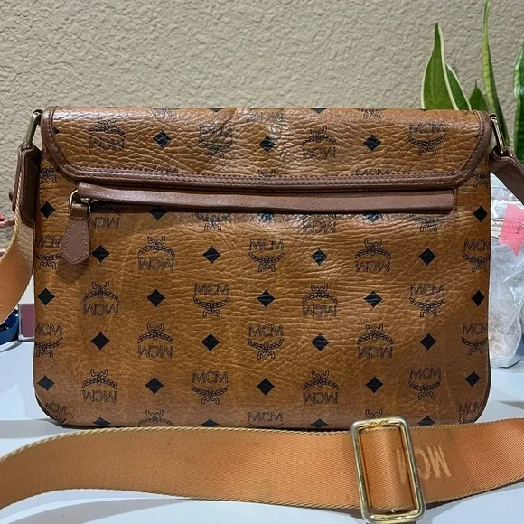 MCM COGNAC VISETOS MESSENGER BAG - Picture 2 of 16